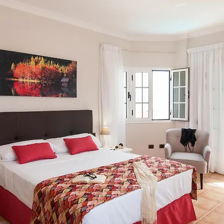 Comoda Sonnenland Spacious Luxury Private Heated Pool Stunning Terrace Views Perfect Family Getaway Vila Las Palmas de Gran Canaria