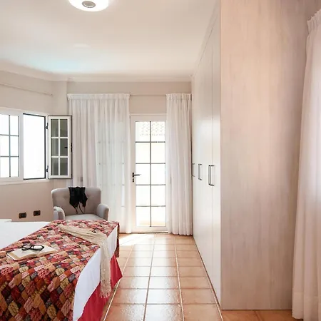 Comoda Sonnenland Spacious Luxury Private Heated Pool Stunning Terrace Views Perfect Family Getaway Vila